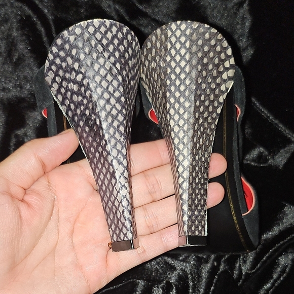 Charles Jourdan Black and Red Heels - Picture 4 of 5